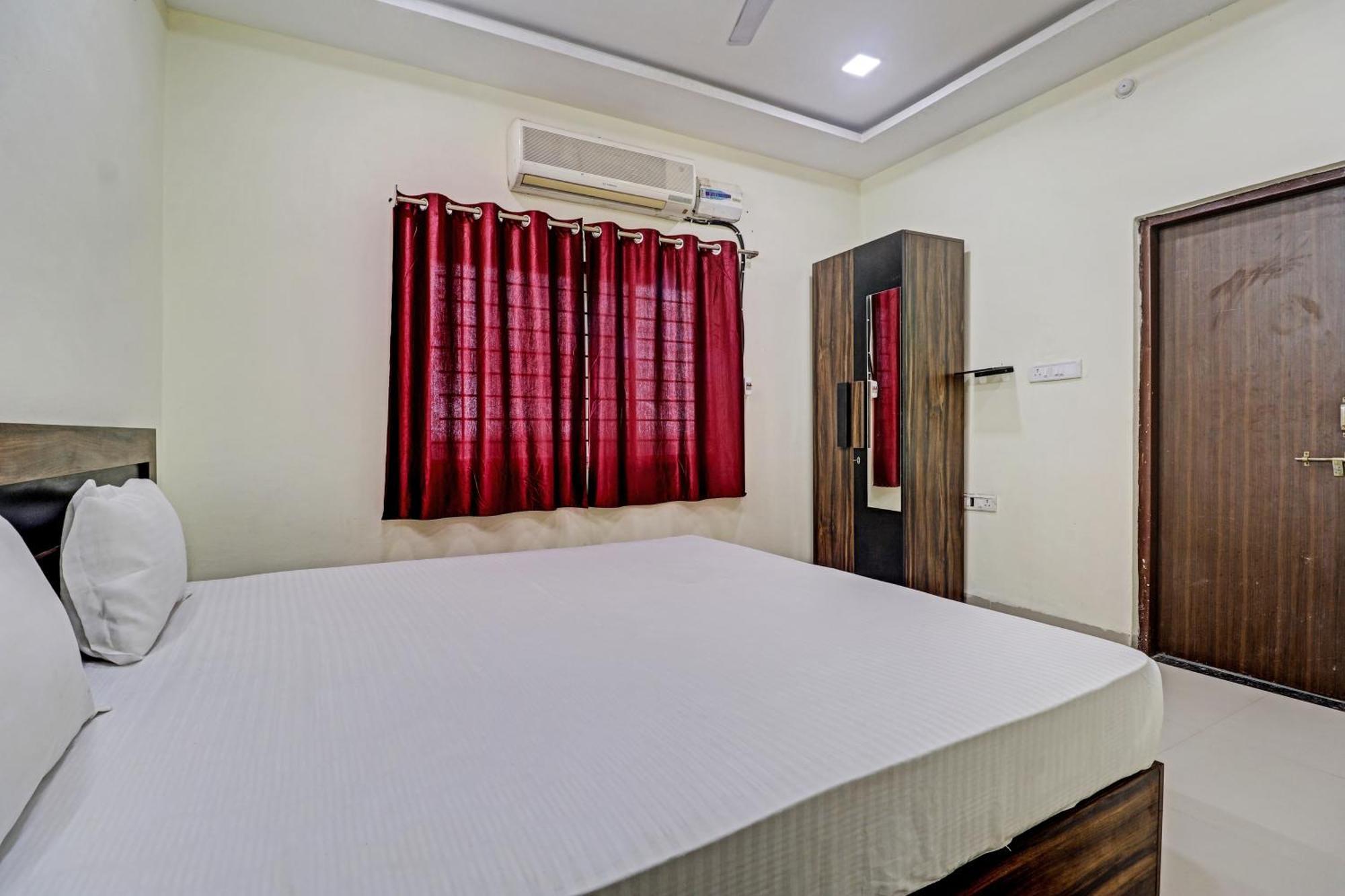 Super Hotel O Midway Treat Dhār Екстериор снимка