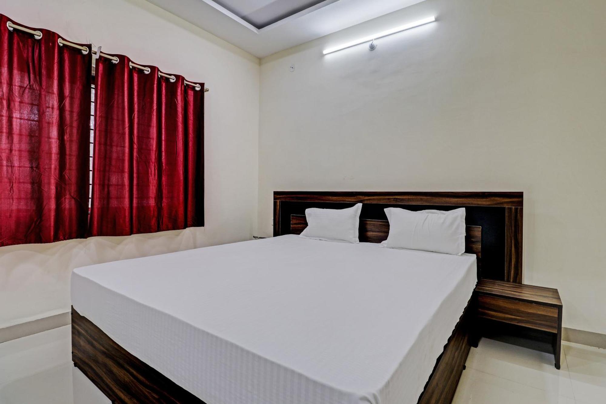 Super Hotel O Midway Treat Dhār Екстериор снимка