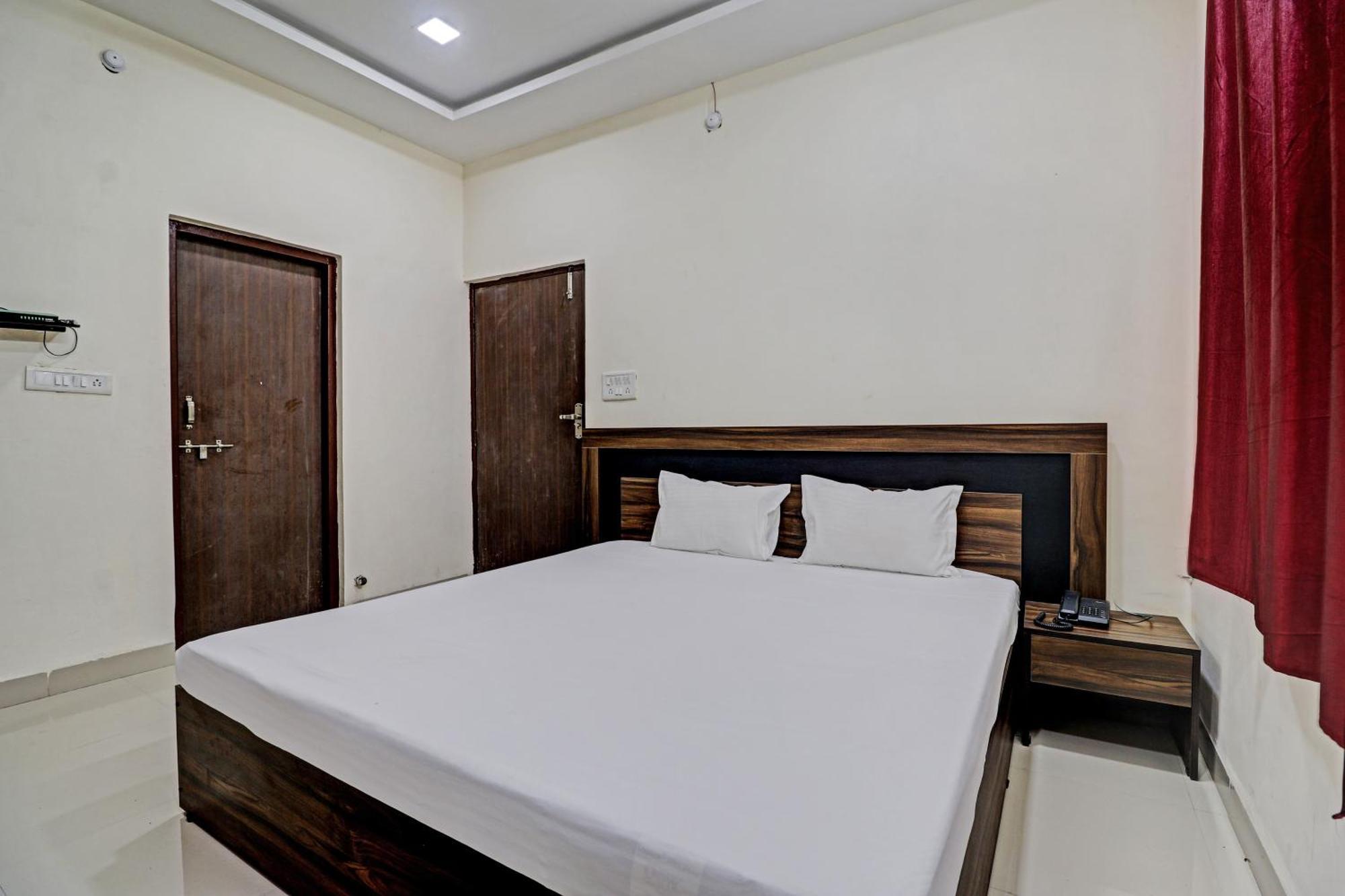 Super Hotel O Midway Treat Dhār Екстериор снимка