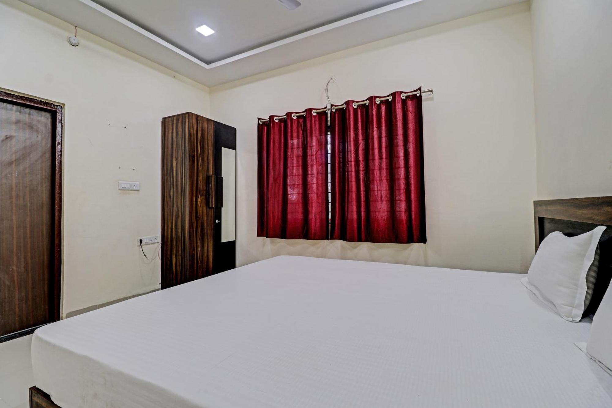 Super Hotel O Midway Treat Dhār Екстериор снимка