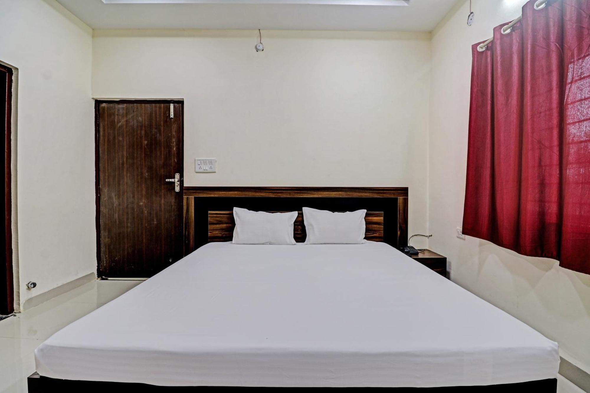 Super Hotel O Midway Treat Dhār Екстериор снимка