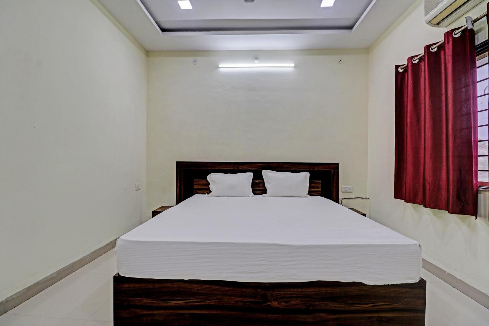 Super Hotel O Midway Treat Dhār Екстериор снимка