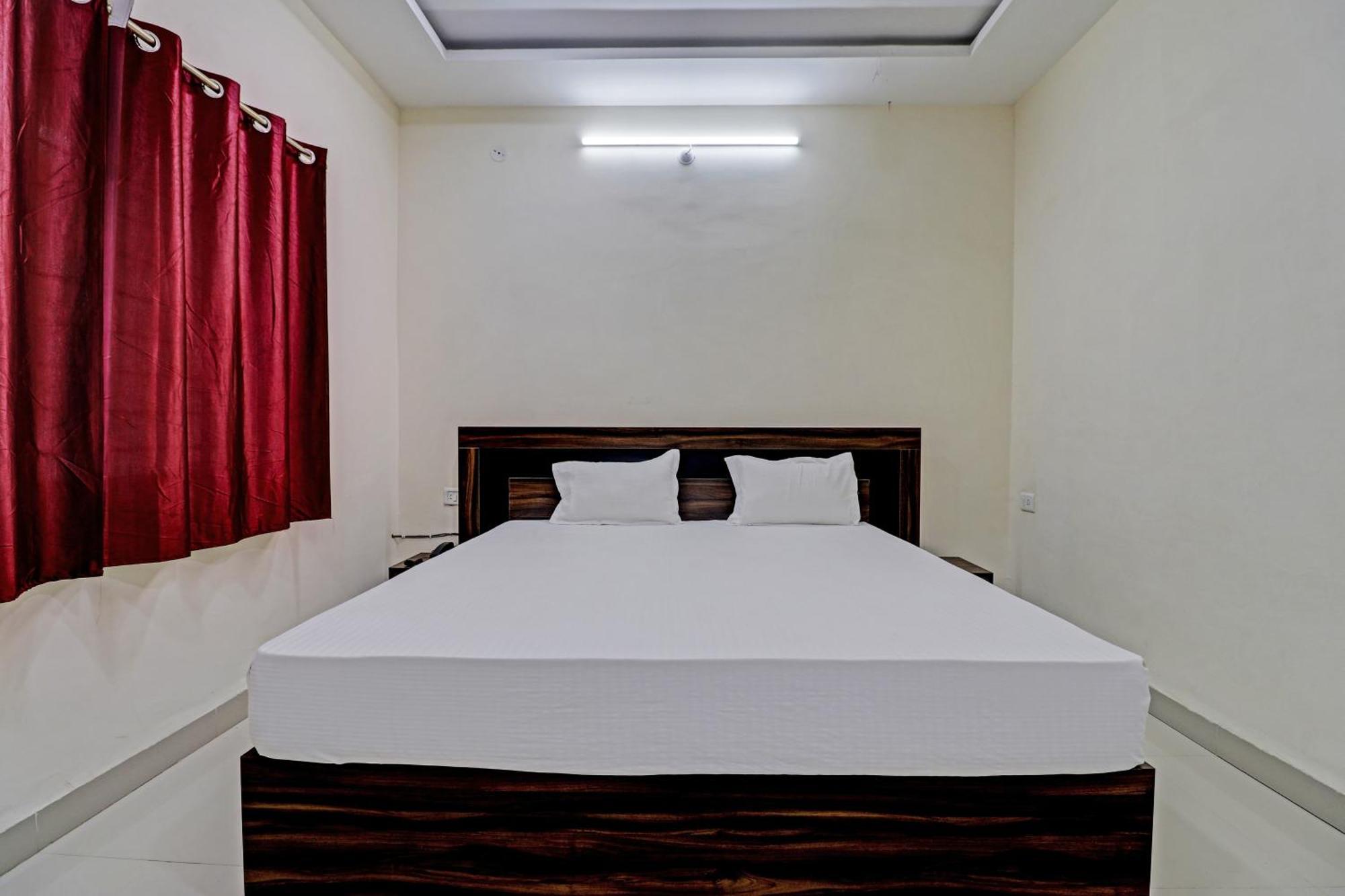 Super Hotel O Midway Treat Dhār Екстериор снимка
