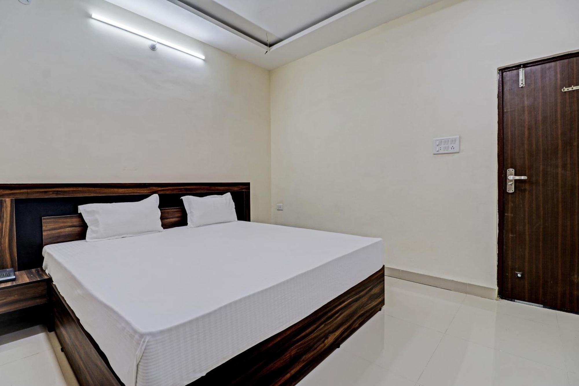 Super Hotel O Midway Treat Dhār Екстериор снимка