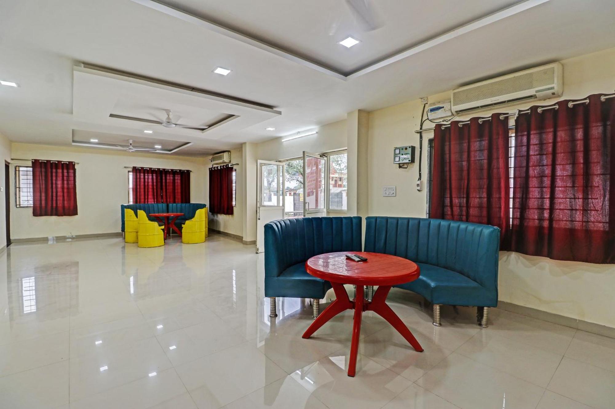 Super Hotel O Midway Treat Dhār Екстериор снимка