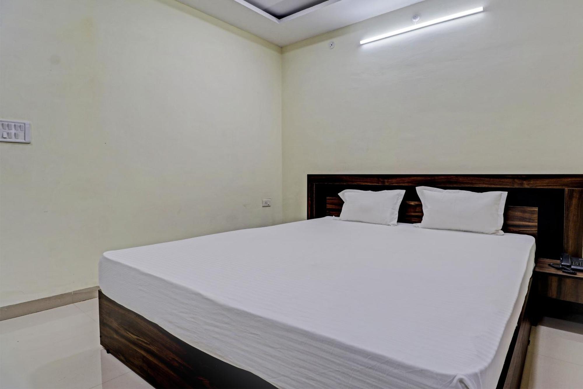 Super Hotel O Midway Treat Dhār Екстериор снимка